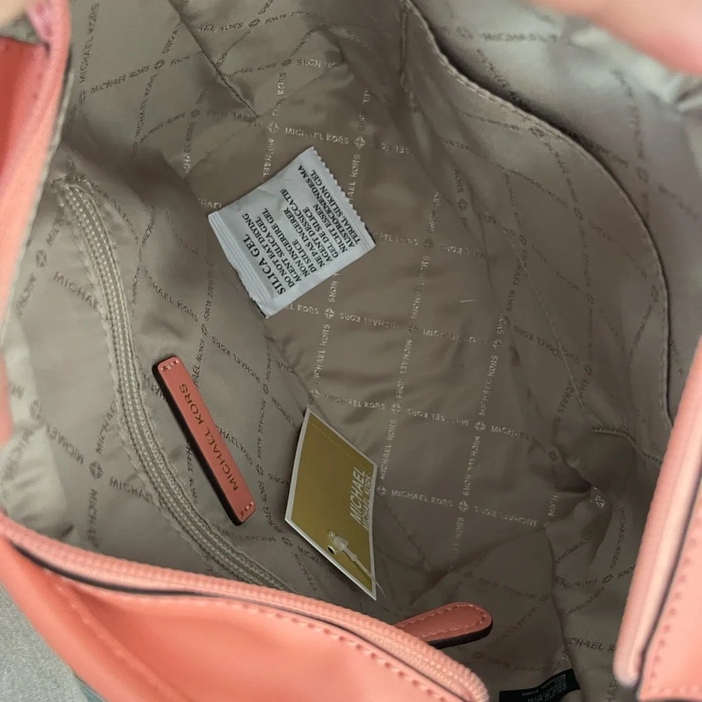 New mk 💗 jet set travel carry all tote - Picture 8 of 9